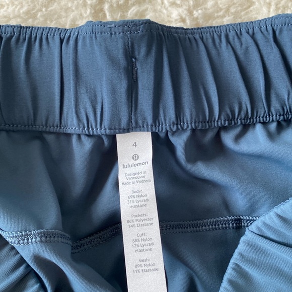 ❤️ Lululemon On the Fly Jogger Size 4 Blue NWOT - Picture 6 of 11